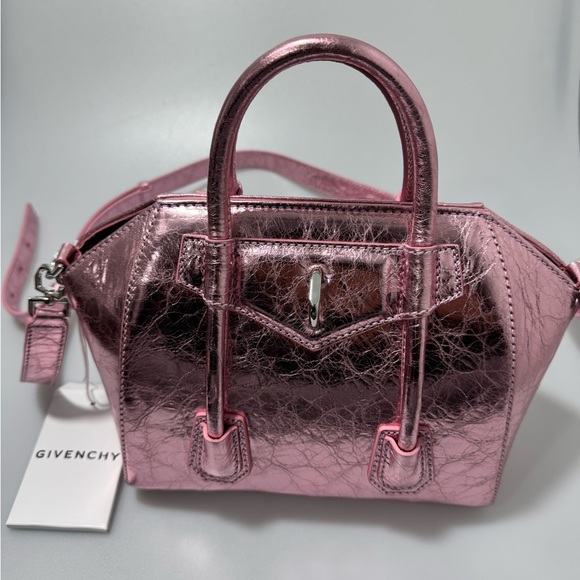 Givenchy Antigona Lock Bag in Laminated Leather Pink - Picture 1 of 7